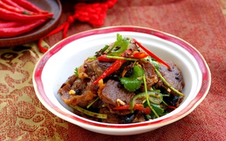 Nhậu ngon với món thịt bò trộn đậm đà cay thơm