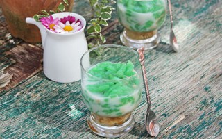 Chè bánh lọt đậu xanh thanh mát dân dã