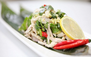 Gà xé phay chua cay ngon tuyệt!