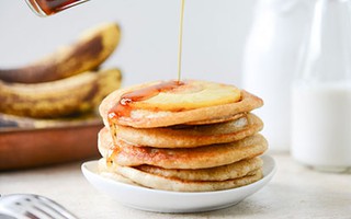 Bữa sáng ngon với pancake chuối dứa thơm phức