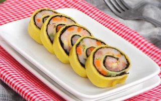 Trứng cuộn tôm đẹp mắt ngon miệng như sushi