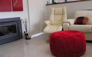 Cách tái chế vỏ chai nhựa thành bàn ghế đẹp lạ