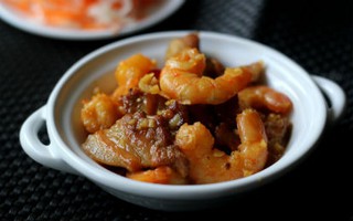 Thịt ba chỉ ram tôm đậm đà ngon cơm