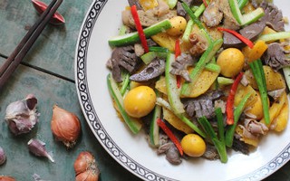 Chua ngọt ngon cơm món dứa xào lòng gà