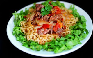 Mì trộn siêu tốc cho bữa sáng thật "đỉnh"