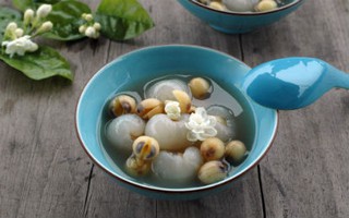4 bước đơn giản nấu chè sen nhãn mát lành bổ dưỡng