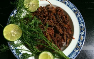 Dùng lò vi sóng làm thịt bò khô nhanh mà cực ngon!