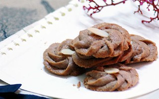 Giòn thơm hấp dẫn món bánh quy chocolate hạnh nhân