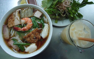 Thơm ngon bún mắm Châu Đốc giữa lòng Sài Gòn