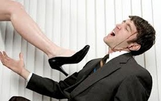 Vợ cắt "của quý" của chồng, làng phạt 200.000 đồng