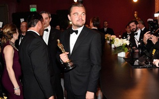 Leonardo DiCaprio mải vui đến nỗi bỏ quên cả tượng vàng Oscar