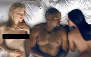 Vừa hẹn hò Tom Hiddleston, Taylor Swift lộ ảnh "trần trụi"... trên giường với Kanye West