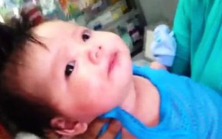 Một em bé 4 tháng tuổi bị mẹ bỏ rơi ở hiệu thuốc