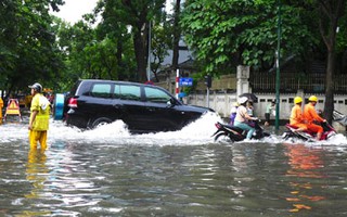 Hà Nội ngập nặng sau trận mưa trắng trời