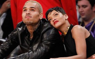 Rihanna lần đầu xác nhận quay lại với Chris Brown 