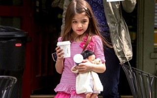 Katie Holmes không muốn Suri làm người mẫu 