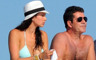 Giám khảo "The X Factor" Simon Cowell có con với vợ của bạn thân