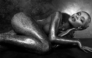 Beyonce lấp lánh trong bộ ảnh nude 