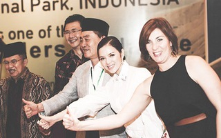 Lý Nhã Kỳ xinh đẹp  khi xuất hiện tại Indonesia