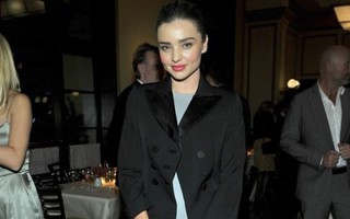 Miranda Kerr không còn đeo nhẫn cưới trước khi tin ly dị được loan ra