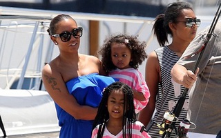 Mel B cùng gia đình đi nghỉ bằng du thuyền sang trọng
