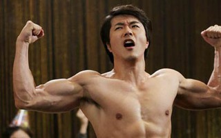 Kwon Sang Woo nhảy múa ở... quán bar