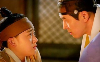 Moon Geun Young bị phát hiện là nữ giả nam