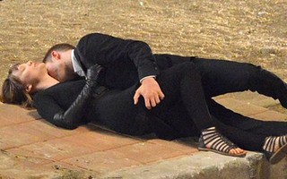 Robert Pattinson phát ngượng khi phải hôn mãnh liệt bạn diễn
