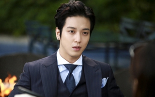 "Công tử" Jung Yong Hwa lịch lãm "chết người"
