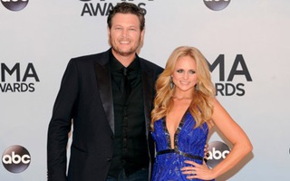 Vợ chồng Blake Shelton thống trị giải thưởng nhạc đồng quê