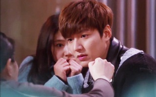 Kim Tan lăn ra... "ăn vạ" khi bị mẹ Eun Sang đánh