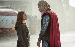 Doanh thu giảm 1 nửa, "Thor 2" vẫn bất khả chiến bại