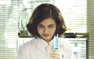 Vân Trang tái xuất "quái dị" hơn xưa