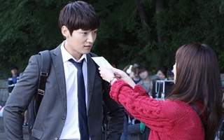 Choi Jin Hyuk phong độ ngời ngời trước mặt người đẹp