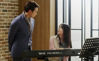 Krystal bị tẩy chay vì "cặp kè" với Bi Rain