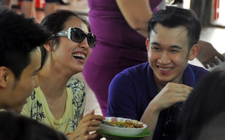 Bắt gặp Dương Triệu Vũ dụ dỗ Thanh Thúy đi ăn