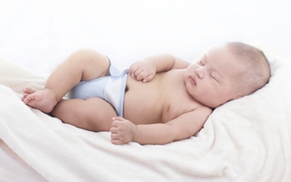 Chọn tã lót phù hợp cho trẻ sơ sinh