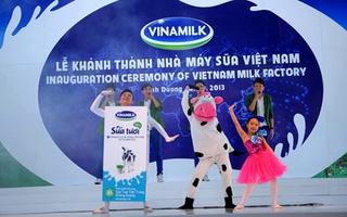 Robot và “kho thông minh” ở siêu Nhà máy sữa Vinamilk