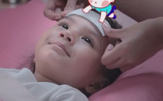 Trẻ bị sốt: Mẹ cần làm gì?