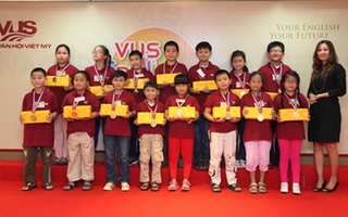 Gay cấn vòng thi chung kết VUS Spelling Contest