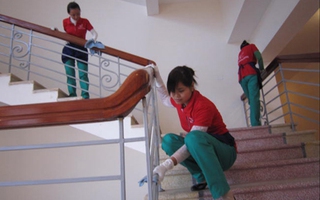 Dọn nhà Tết: Hét giá trên trời, khách vẫn đông