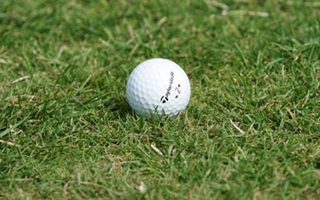 Đền 250 triệu đồng vì làm gãy răng bé trai trên sân golf