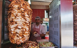Hành trình chiếc bánh mì Doner Kebab của xứ Thổ