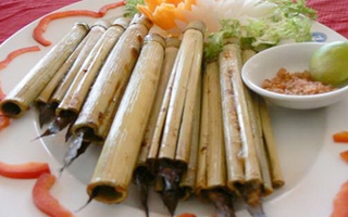 Cá kèo nướng ống sậy, vậy mà ngon!