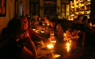 Hà Nội: Thắp nến trong quán cafe hưởng ứng Giờ trái đất