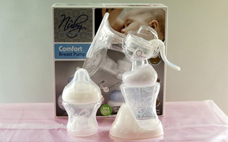 Máy hút sữa bằng tay Nuby