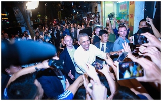 Tổng thống Obama thưởng thức bún chả Hà Nội
