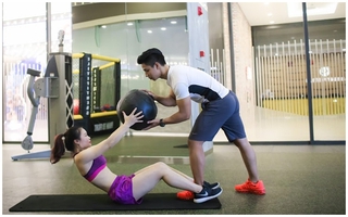 Chàng HLV độc thân quyến rũ và những điều "thầm kín" trong sự nghiệp giúp chị em "lột xác" 