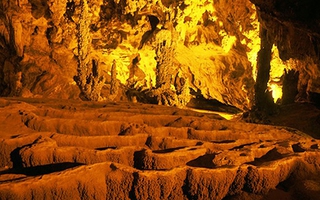 Huyền ảo động Ngườm Ngao