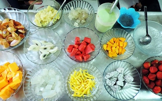 Thưởng thức chè trái cây Nha Trang "10 trong 1"